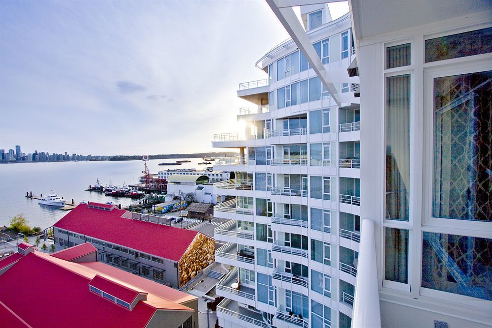Pinnacle Hotel At The Pier North Vancouver Exterior photo