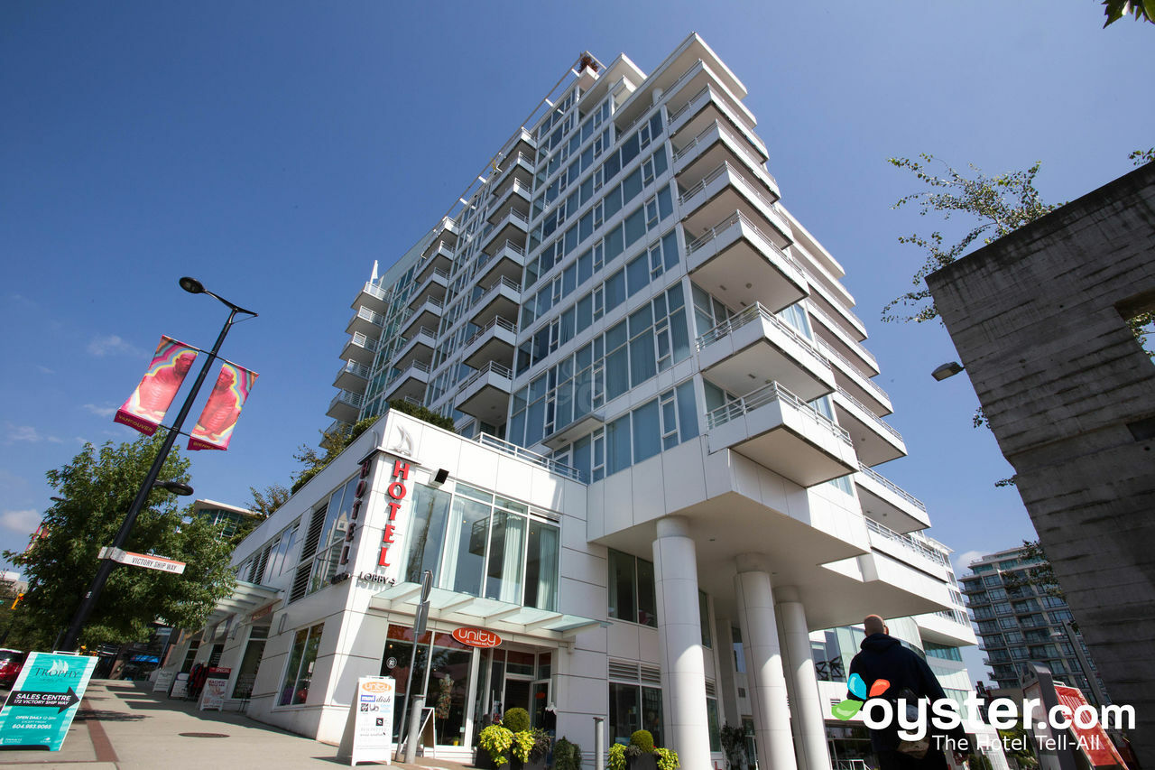 Pinnacle Hotel At The Pier North Vancouver Exterior photo